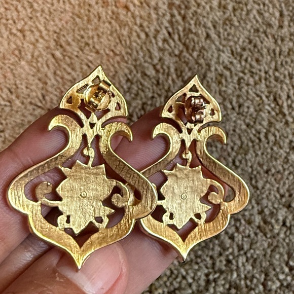 Elegant Gold and Red Floral Earrings - Picture 2 of 2